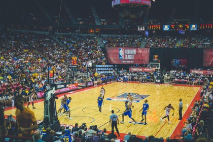 杨鸣赛后盛赞对手，广厦展现超级高水平，辽篮苦战显冠军底蕴