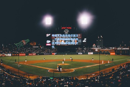 弗里克执教风格引关注，巴塞罗那场外事务激增考验球队新赛季稳定性