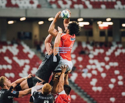 从绿茵英雄到物流先锋，维拉传奇斯宾克的第二人生与社区情怀